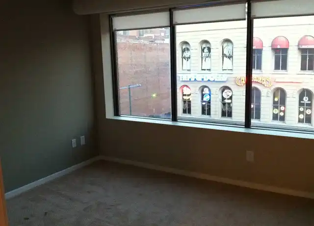 Property at 250 S Meridian St Unit 402, Indianapolis, IN, 46225, 1 bed, 1 bath, [object Object]