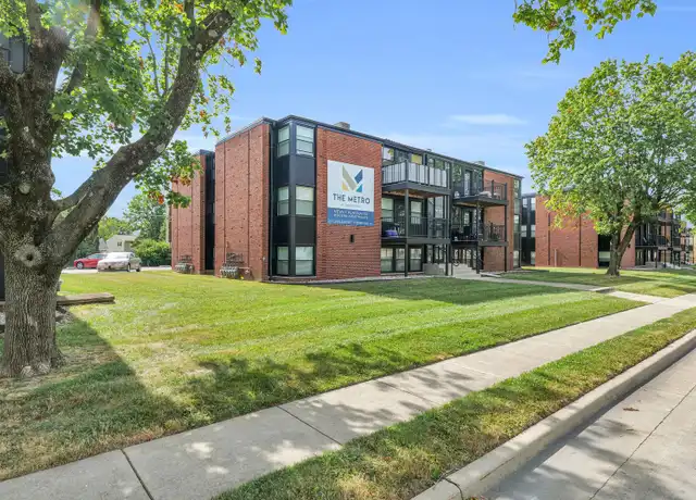 Property at 2222 9th St Unit 104, Charleston, IL, 61920, 2 beds, 1 bath, [object Object]