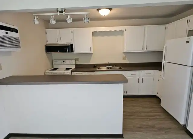 Property at 1365 Meadowcreek Dr Unit 07, Pewaukee, WI, 53072, 2 beds, 1 bath, [object Object]