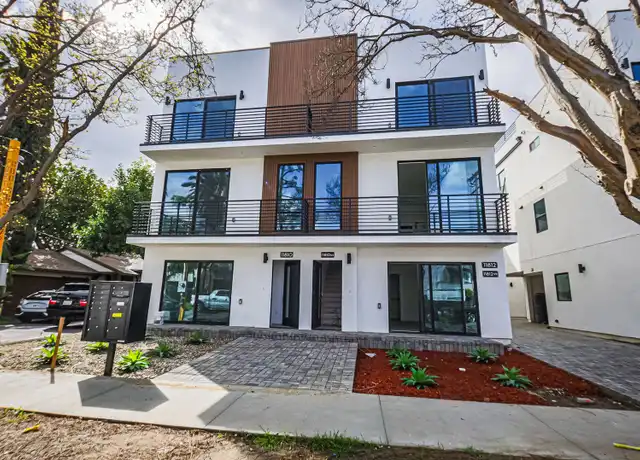 Property at 11810 Gilmore St Unit 4, North Hollywood, CA, 91606, 4 beds, 4 baths, [object Object]