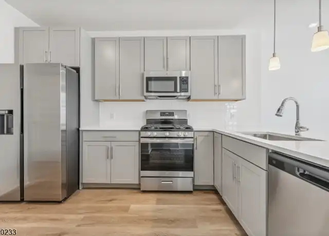 Property at 27 Parker Ln, Hanover, NJ, 07981, 2 beds, 3 baths, [object Object]
