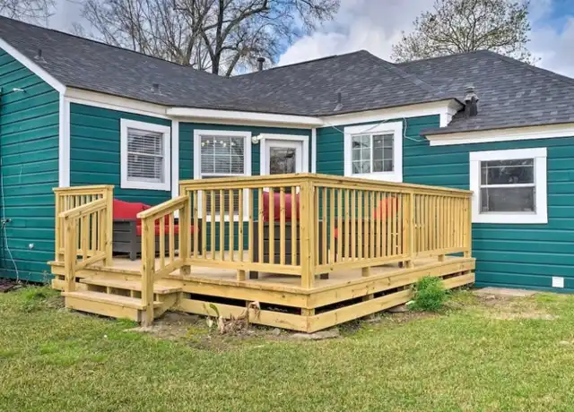 Property at 2223 Des Jardines St, Houston, TX, 77023, 3 beds, 2 baths, [object Object]