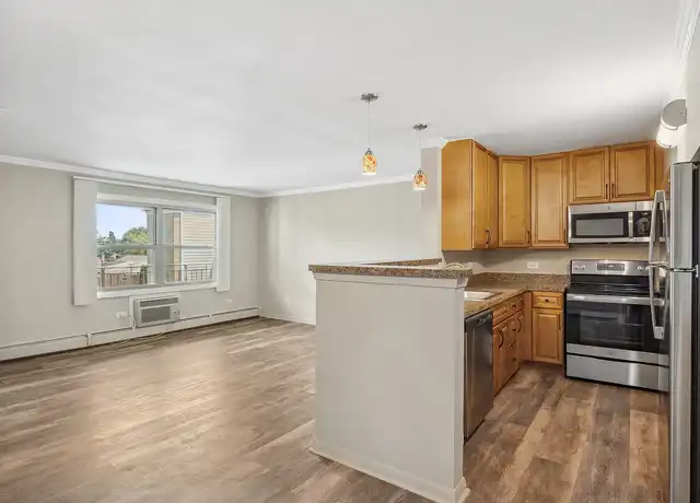 Property at The Riviera Apartments of Evergreen Park - 9739 S Kedzie Ave, Evergreen Park, IL, 60805, 1 bed, 1 bath, [object Object]