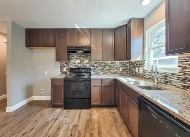 Property at 1702 Clark St, Commerce, TX, 75428, 3 beds, 2 baths, [object Object]