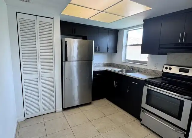 Property at 101 NE 41st St Unit E85, Oakland Park, FL, 33334, 2 beds, 1 bath, [object Object]