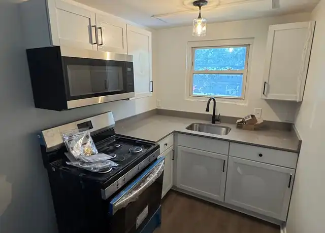 Property at 51 Mast Rd Unit 5, Lee, NH, 03861, 1 bed, 1 bath, [object Object]