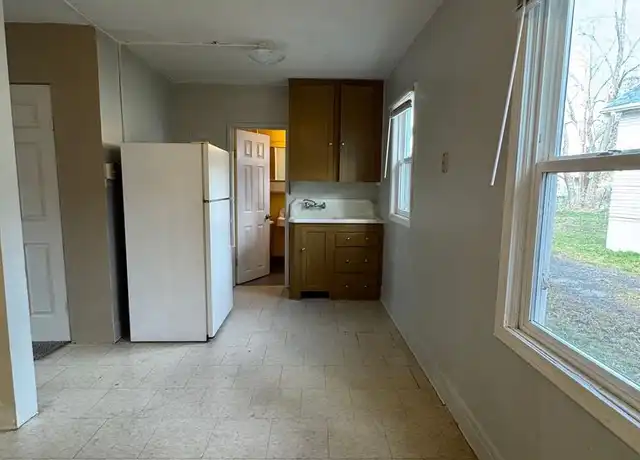 Property at 2045 Oregon Ave Unit 2, Klamath Falls, OR, 97601, 1 bed, 1 bath, [object Object]