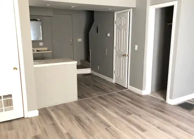 Property at 808 E Washington St Unit 2, Bloomington, IL, 61701, 2 beds, 1 bath, [object Object]