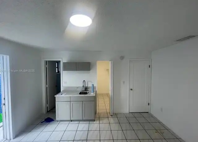 Property at 1717 NW 16th St Unit B, Miami, FL, 33125, 1 bed, 1 bath, [object Object]