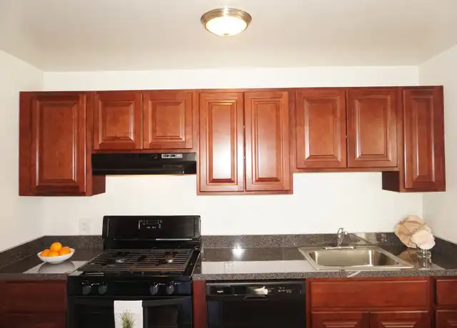 Property at 87 S State Rd Unit F31, Upper Darby Township, PA, 19082, 2 beds, 1 bath, [object Object]