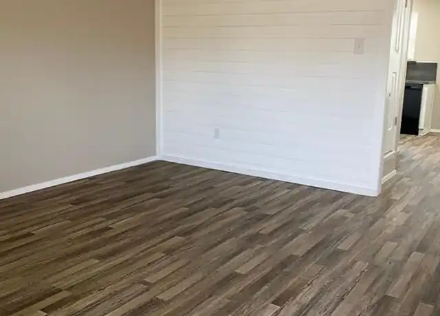 Property at 1409 Courtney Pl, Cleburne, TX, 76033, 2 beds, 1 bath, [object Object]