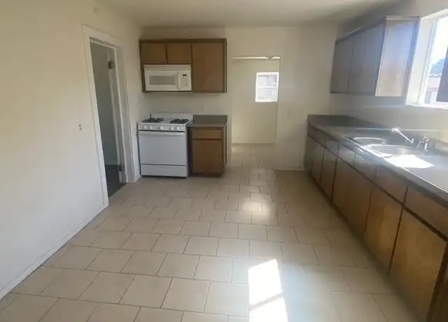 Property at 429 Florinda St Unit 429, Hanford, CA, 93230, 3 beds, 2 baths, [object Object]