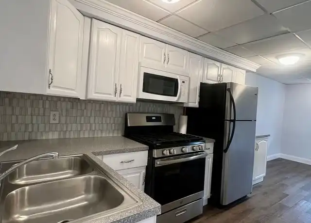 Property at 75 Chiswick Rd, Warwick, RI, 02889, 1 bed, 1 bath, [object Object]