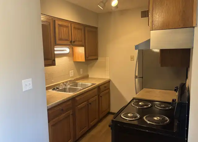 Property at 1706 Waterloo Rd, Cedar Falls, IA, 50613, 2 beds, 1 bath, [object Object]