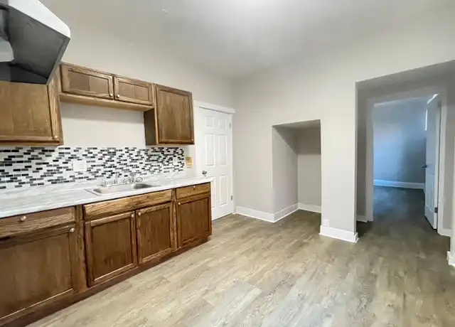 Property at 2259 Loth St Unit B Upper, Cincinnati, OH, 45219, 3 beds, 1 bath, [object Object]