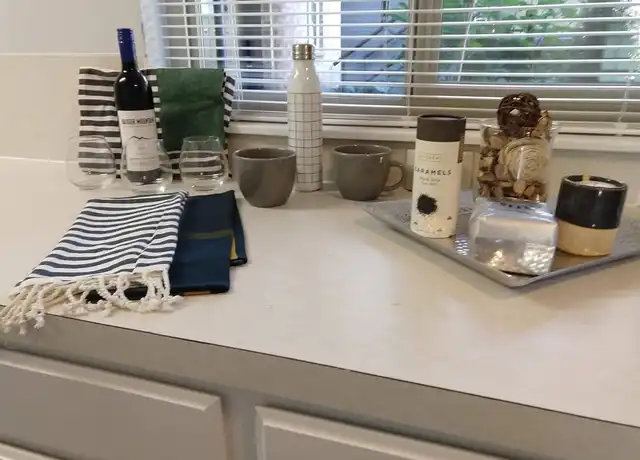 Property at 610 Highland Dr Unit 06, Seattle, WA, 98109, 2 beds, 1 bath, [object Object]