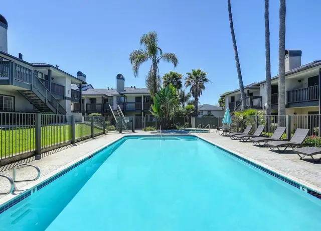 Photo of 327 Walnut Ave, Carlsbad, CA 92008