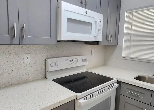 Property at 2466 Lincoln St #2, Hollywood, FL, 33020, 1 bed, 1 bath, [object Object]