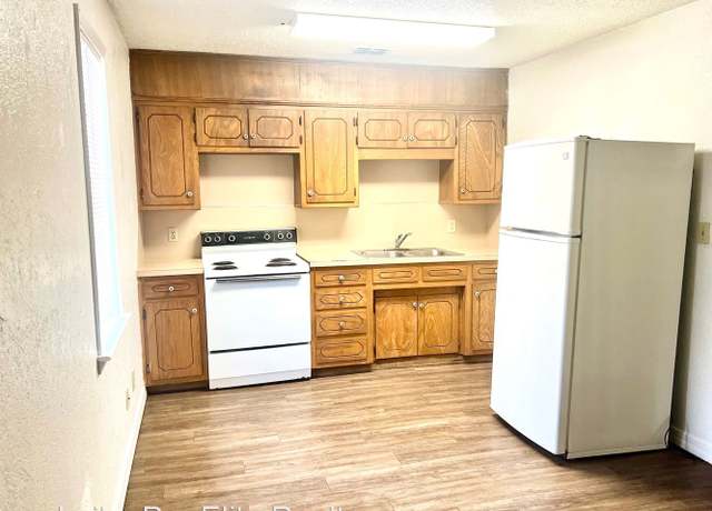 Photo of 1002 S 3rd St, Arkadelphia, AR 71923