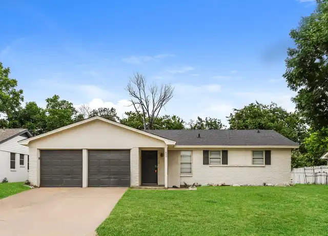 Property at 400 NW Douglas St, Burleson, TX, 76028, 3 beds, 2 baths, [object Object]