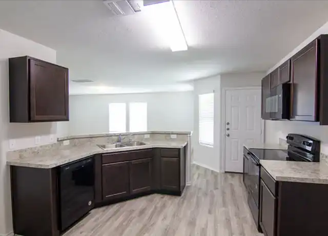 Property at 1109 Crossing Dr, Bryan, TX, 77803, 3 beds, 2 baths, [object Object]
