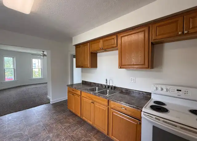 Property at 942 W Edwards St Unit B, Springfield, IL, 62704, 3 beds, 2 baths, [object Object]
