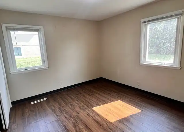 Property at 405 18th St W Unit 2, Williston, ND, 58801, 2 beds, 1 bath, [object Object]