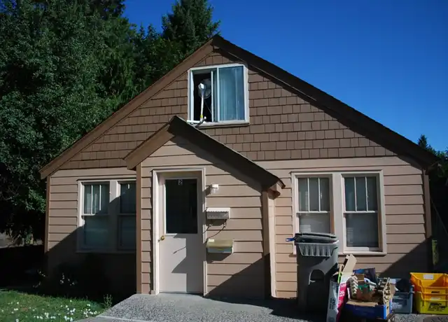 Property at 1120 NE Shaw St Unit 11201 (Lower), Pullman, WA, 99163, 2 beds, 1 bath, [object Object]