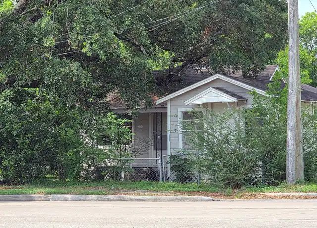 Property at 2204 Highway 3, Dickinson, TX, 77539, 5 beds, 2 baths, [object Object]