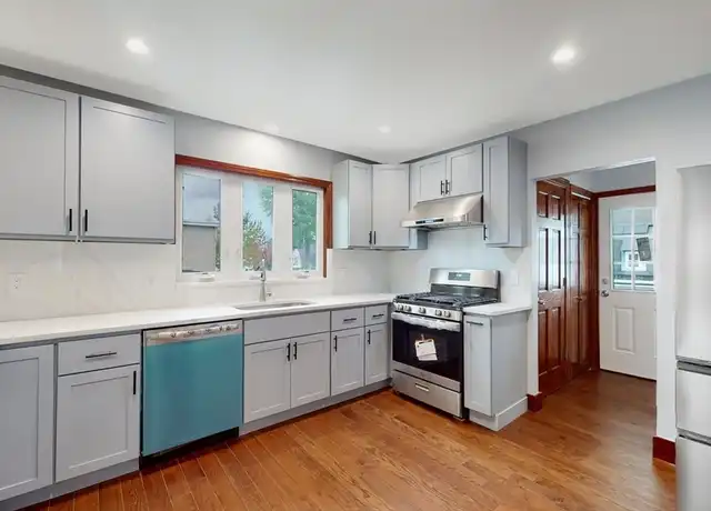 Property at 21 3rd St Unit 2, Medford, MA, 02155, 3 beds, 1 bath, [object Object]