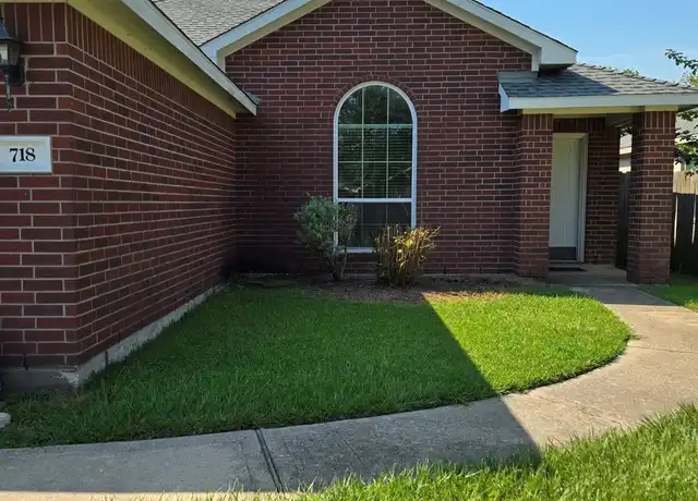 Property at 718 Chase View Dr, Bacliff, TX, 77518, 4 beds, 2 baths, [object Object]