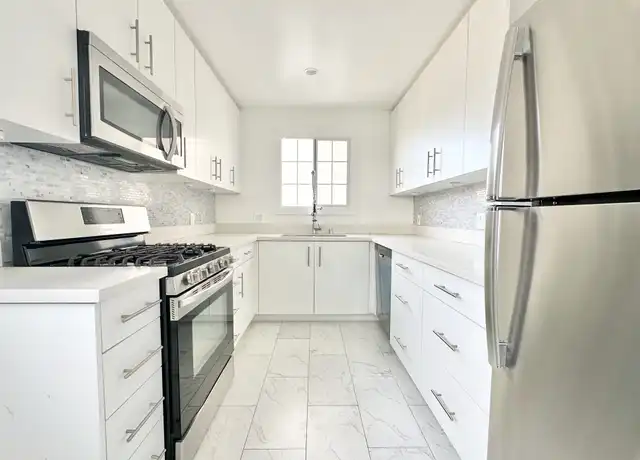 Property at 332 S Elm Dr Unit 7, Beverly Hills, CA, 90212, 3 beds, 3 baths, [object Object]