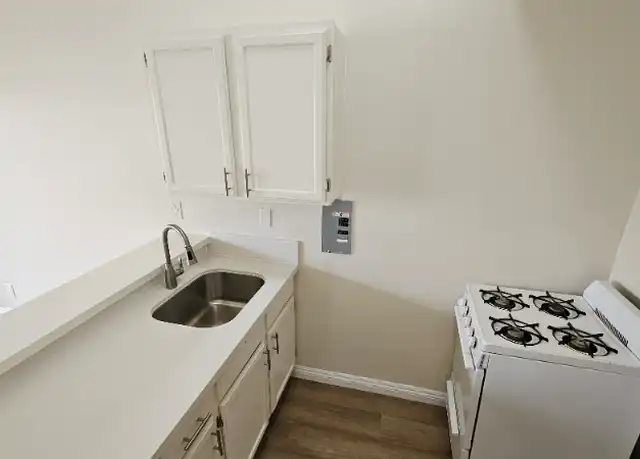 Property at 14926 Hawthorne Blvd Unit 117, Lawndale, CA, 90260, 1 bed, 1 bath, [object Object]