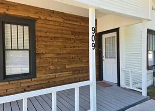 Property at 909 S Clements St, Gainesville, TX, 76240, 2 beds, 1 bath, [object Object]