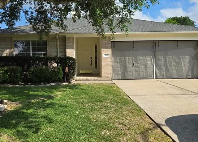 Property at 927 Chase Lock Dr, Bacliff, TX, 77518, 4 beds, 2 baths, [object Object]