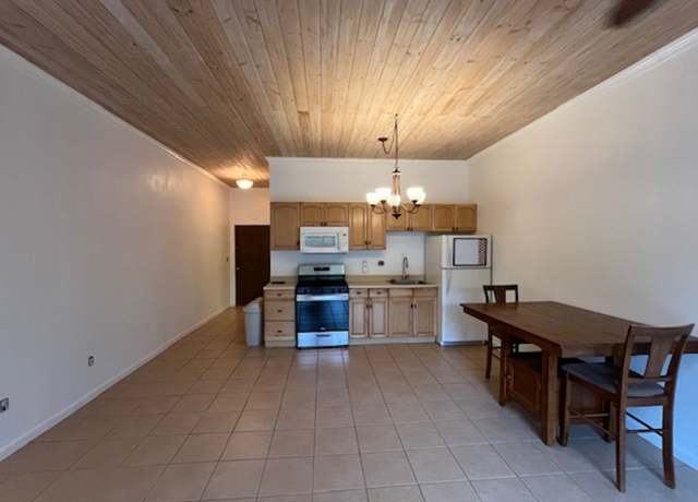 Photo of 355 Kalanianaole St, Hilo, HI 96720