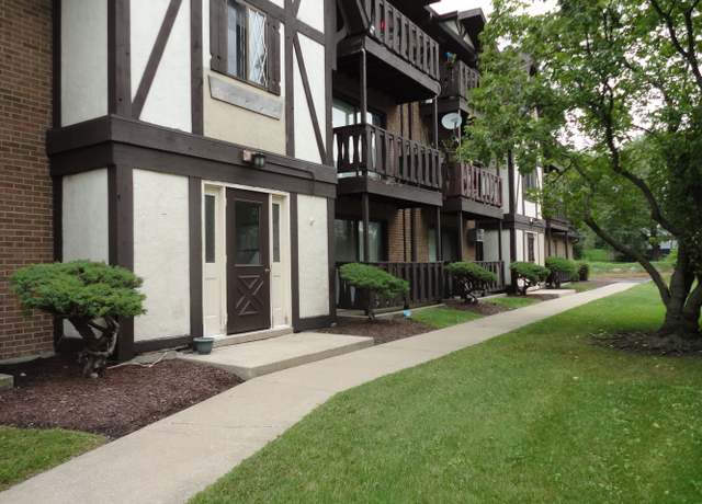 Photo of 1110 Chalet Dr Unit 103, Darien, IL 60561