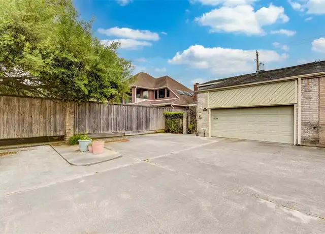 Property at 928 W Main St, Houston, TX, 77006, 2 beds, 3 baths, [object Object]