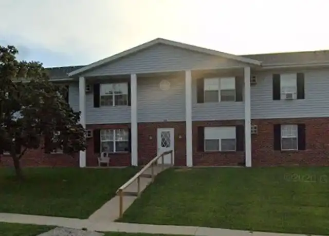 Property at 2120 Sylvan Way, West Bend, WI, 53095, 2 beds, 1 bath, [object Object]