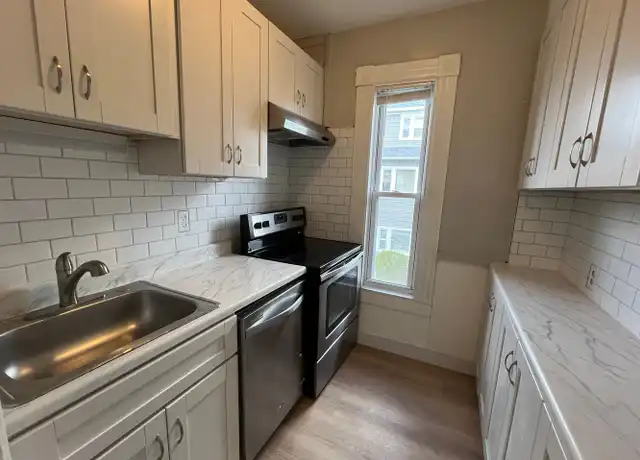 Property at 262 Walnut St Unit 2, Manchester, NH, 03104, 3 beds, 1 bath, [object Object]