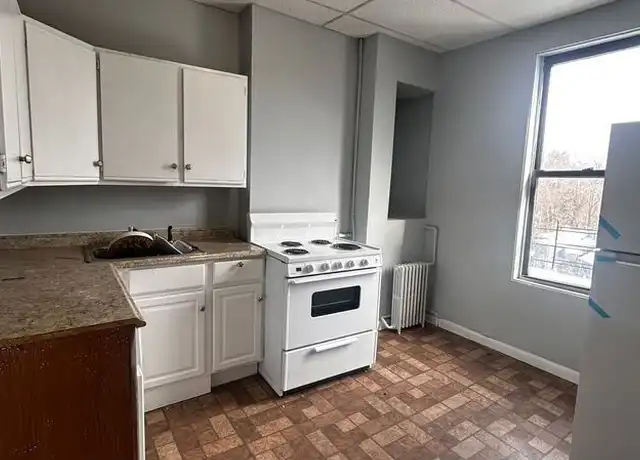 Property at 176 Palisade Ave, Yonkers, NY, 10701, 3 beds, 1 bath, [object Object]