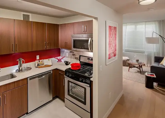 Photo of 282 11th Ave, New York, NY 10011