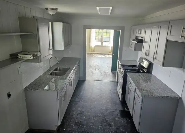Property at 208 W 2nd St #1, Sweeny, TX, 77480, 2 beds, 1 bath, [object Object]
