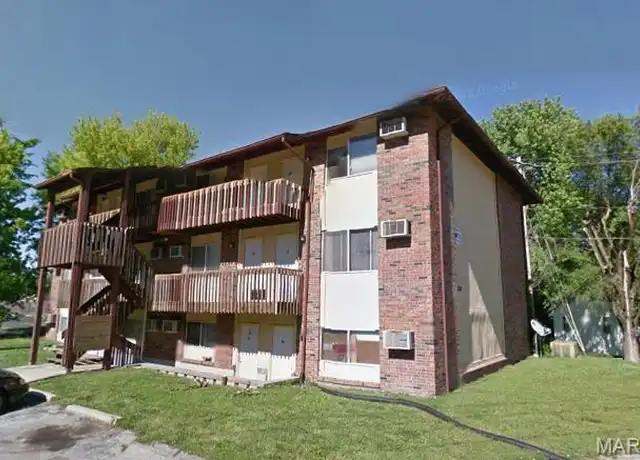 Property at 4500 W Washington St, Belleville, IL, 62226, 1 bed, 1 bath, [object Object]