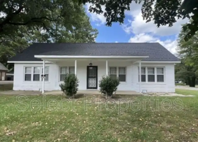 Property at 1600 W Nettleton Ave, Jonesboro, AR, 72401, 4 beds, 2 baths, [object Object]