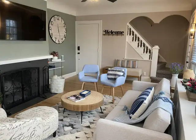 Property at 2287 N Lake Dr, Milwaukee, WI, 53202, 2 beds, 1 bath, [object Object]