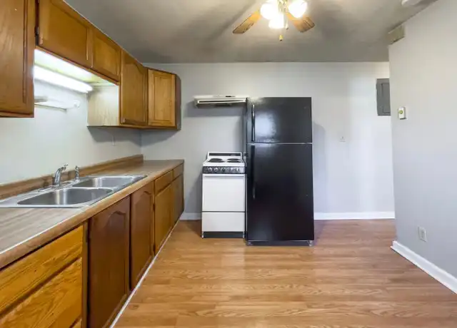 Property at 402 N Calvert St Unit 11, Muncie, IN, 47303, 2 beds, 1 bath, [object Object]