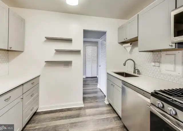Property at 5340 Holmes Run Pkwy #1510, Alexandria, VA, 22304, 2 beds, 1 bath, [object Object]
