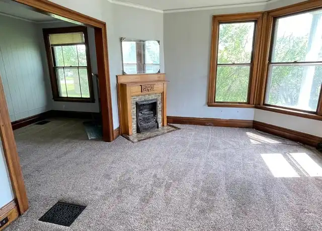 Property at 209 E 7th St, Superior, WI, 54880, 4 beds, 1 bath, [object Object]