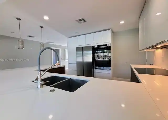 Property at 401 S Highland Dr, Hollywood, FL, 33021, 4 beds, 3 baths, [object Object]
